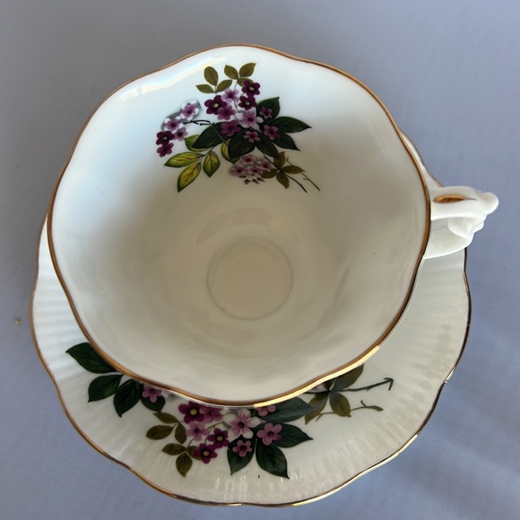 Royal Albert Bone China Tea Cup & Saucer Set Purple Violets Gold Trim - Picture 2 of 9